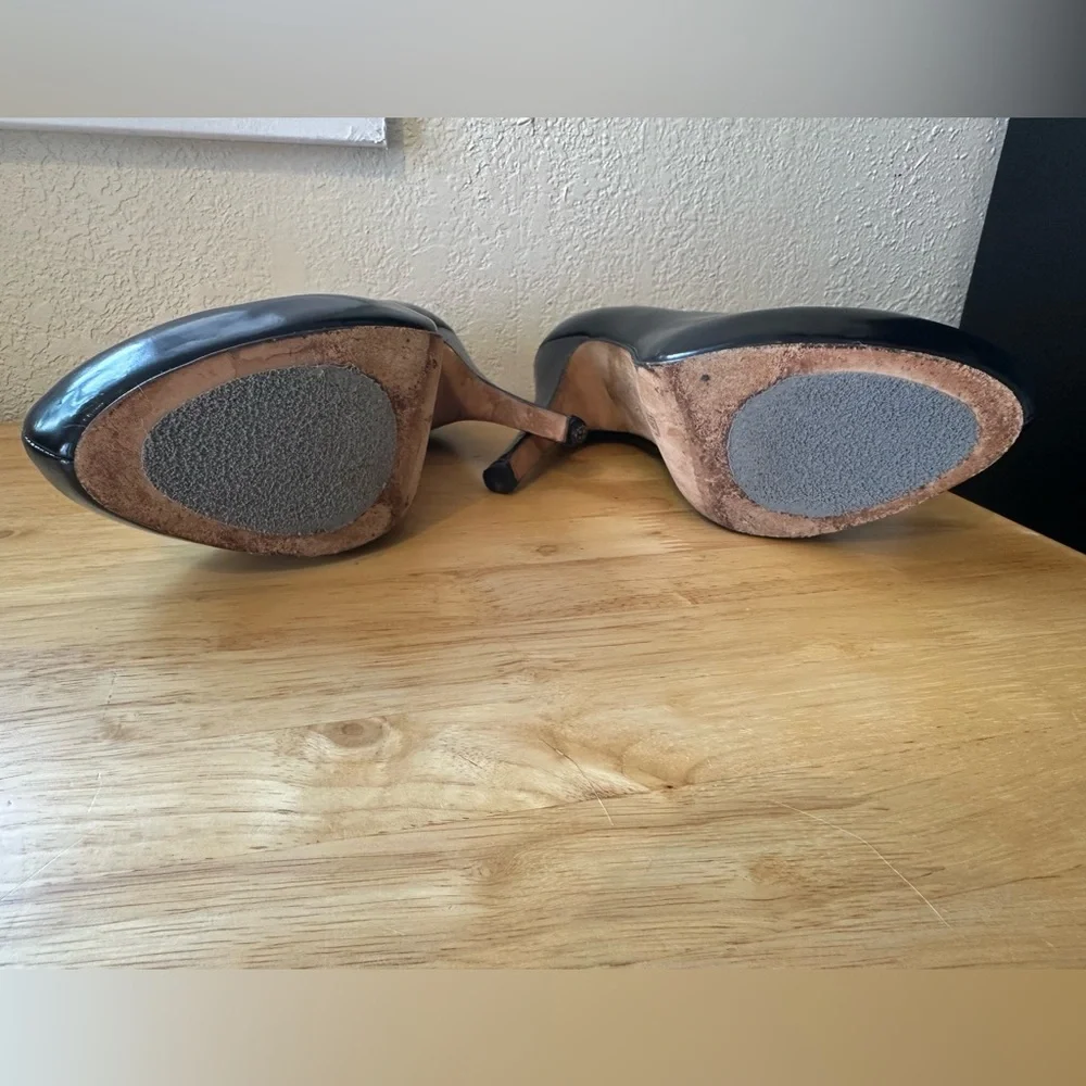 Steve Madden Classic Black Heels - Picture 6 of 9